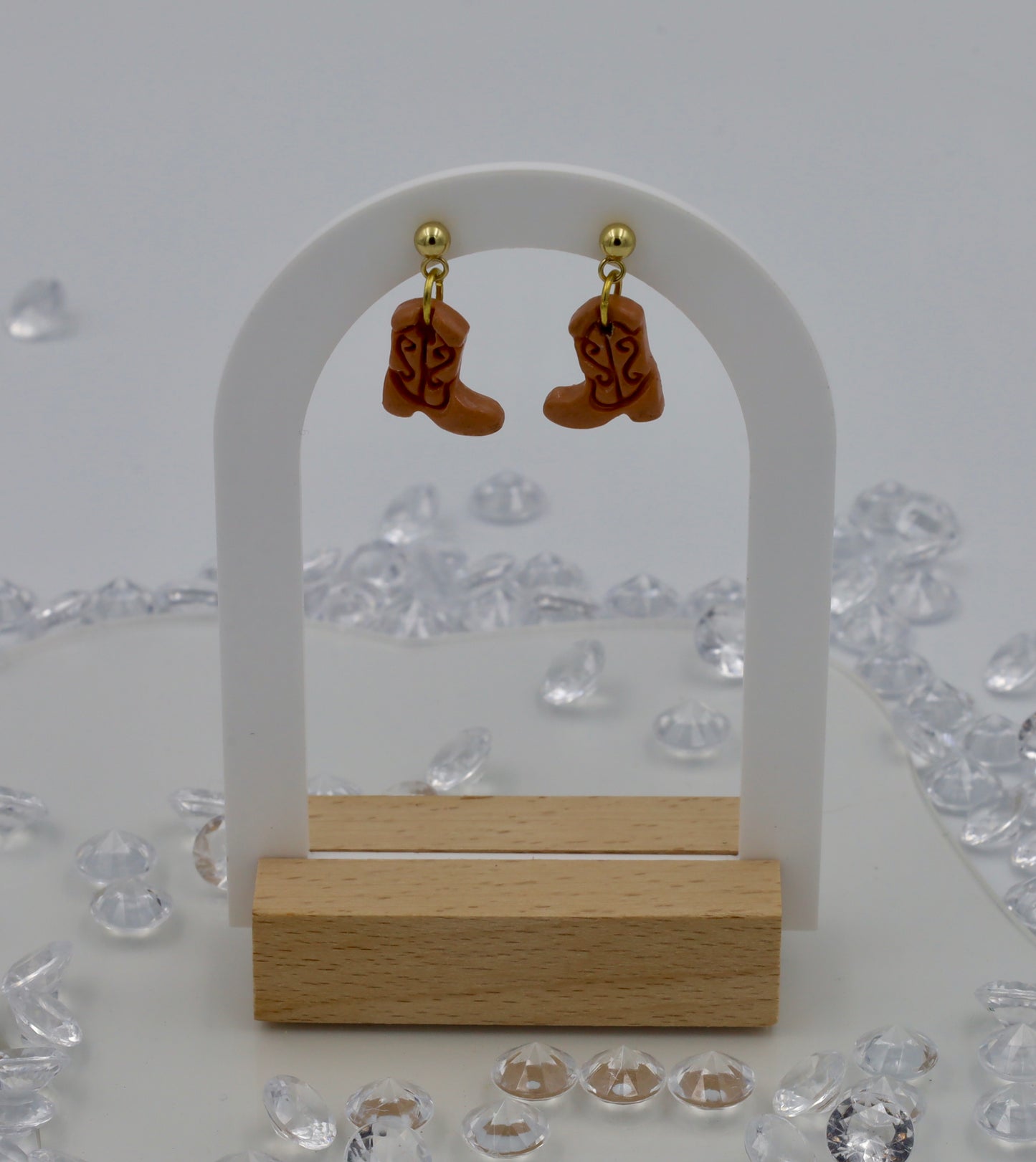 Boucles d’Oreilles Cowgirl Artisanale – Bottes en Argile