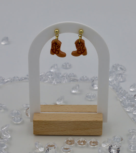 Boucles d’Oreilles Cowgirl Artisanale – Bottes en Argile
