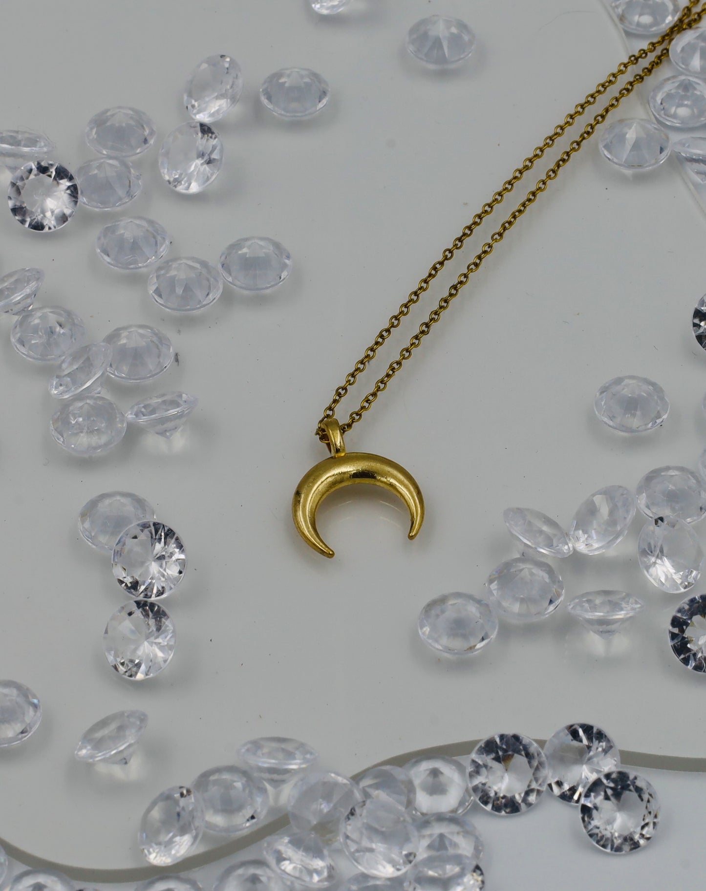 Collier Lune & Corne – Symbole d’Amour et de Protection