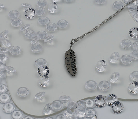 Collier Plume Lunaire – Harmonie Céleste