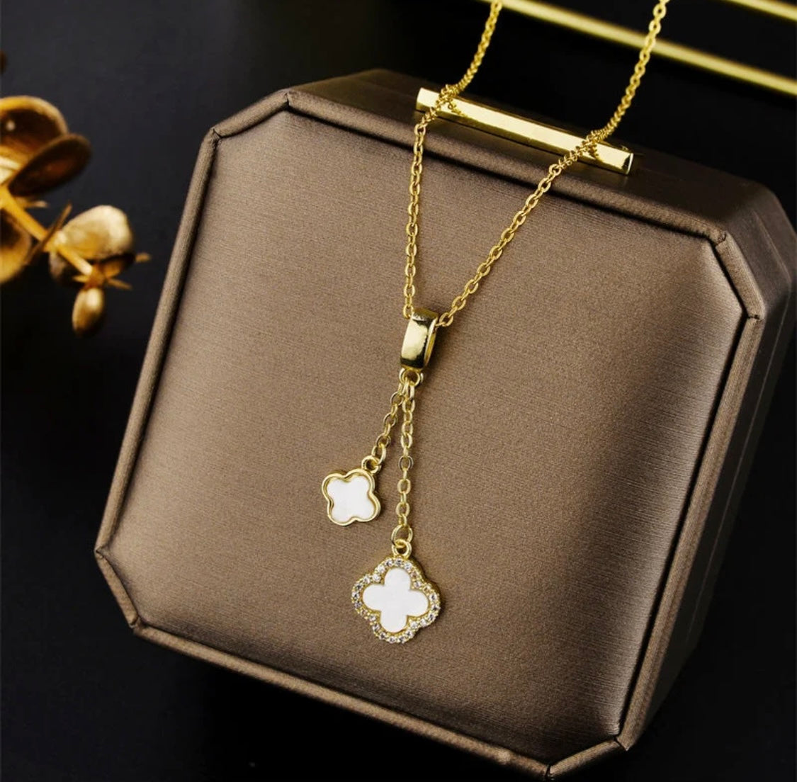 Collier trèfle doré – Double pendentif chic