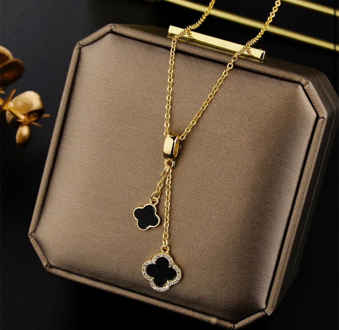 Collier trèfle doré – Double pendentif chic